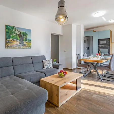 House Giuliano - Two Bedroom House *