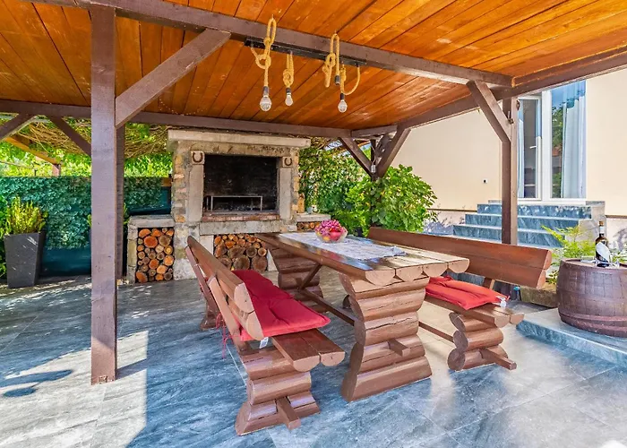 House Giuliano - Two Bedroom House Apartman *