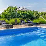 House Giuliano - Two Bedroom House *