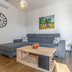 House Giuliano - Two Bedroom House * Pula