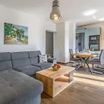 House Giuliano - Two Bedroom House *