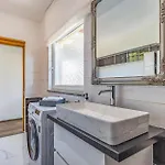 House Giuliano - Two Bedroom House Pula