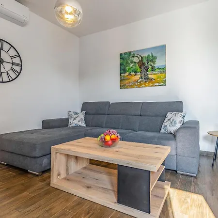 House Giuliano - Two Bedroom House * Пула