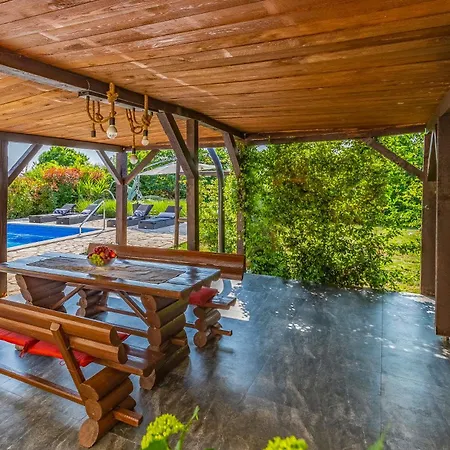 House Giuliano - Two Bedroom House Pula