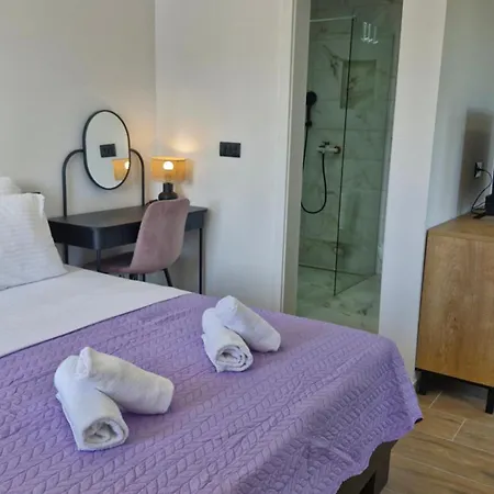 House Giuliano - Two Bedroom House Апартаменты *