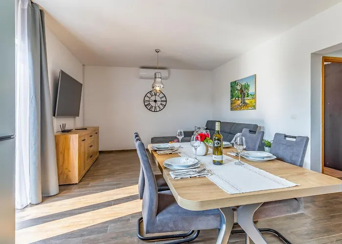 House Giuliano - Two Bedroom House Pula