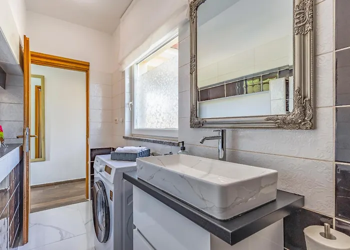 House Giuliano - Two Bedroom House Pula