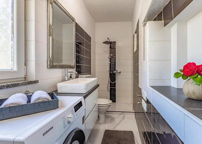 House Giuliano - Two Bedroom House *