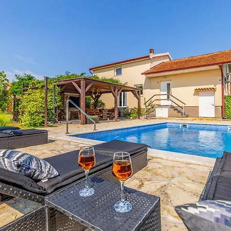 Daire House Giuliano - Two Bedroom House *