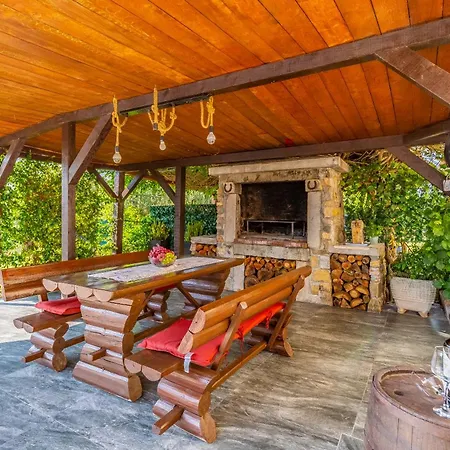 House Giuliano - Two Bedroom House Daire Pula
