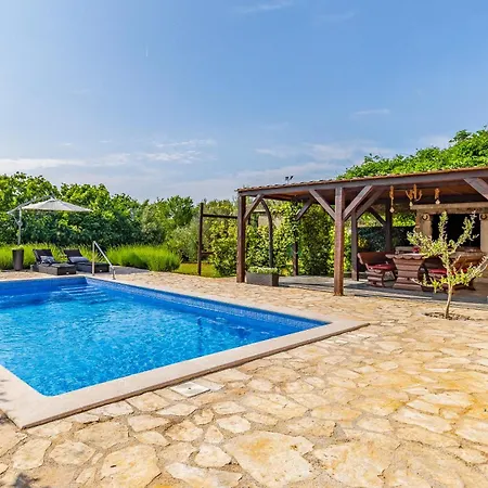 House Giuliano - Two Bedroom House Daire