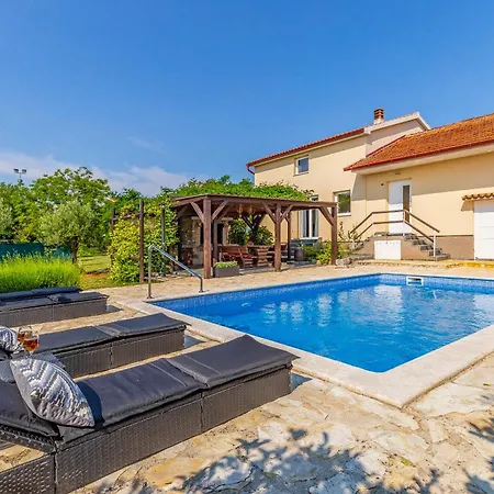 House Giuliano - Two Bedroom House Daire *