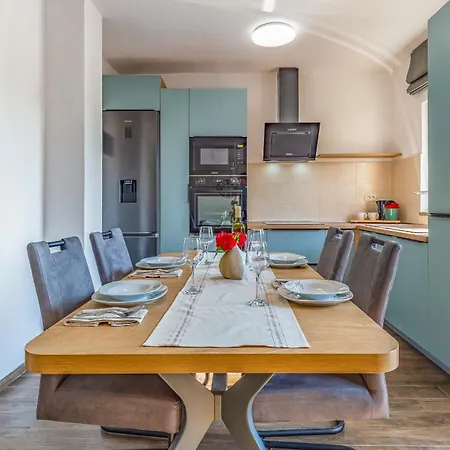House Giuliano - Two Bedroom House Daire *